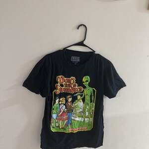 Steven Rhodes Don't Talk to Strangers Alien Safety Education T-Shirt Black M